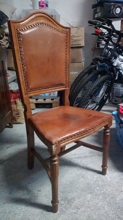 Cadeiras em couro e outros