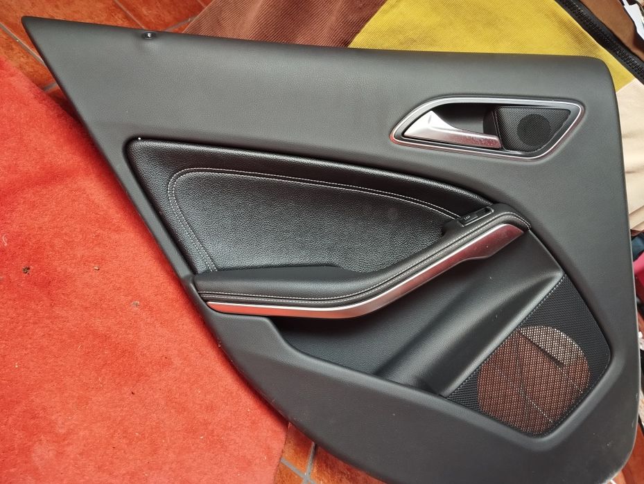 Quartela porta trás esquerda Mercedes GLA
