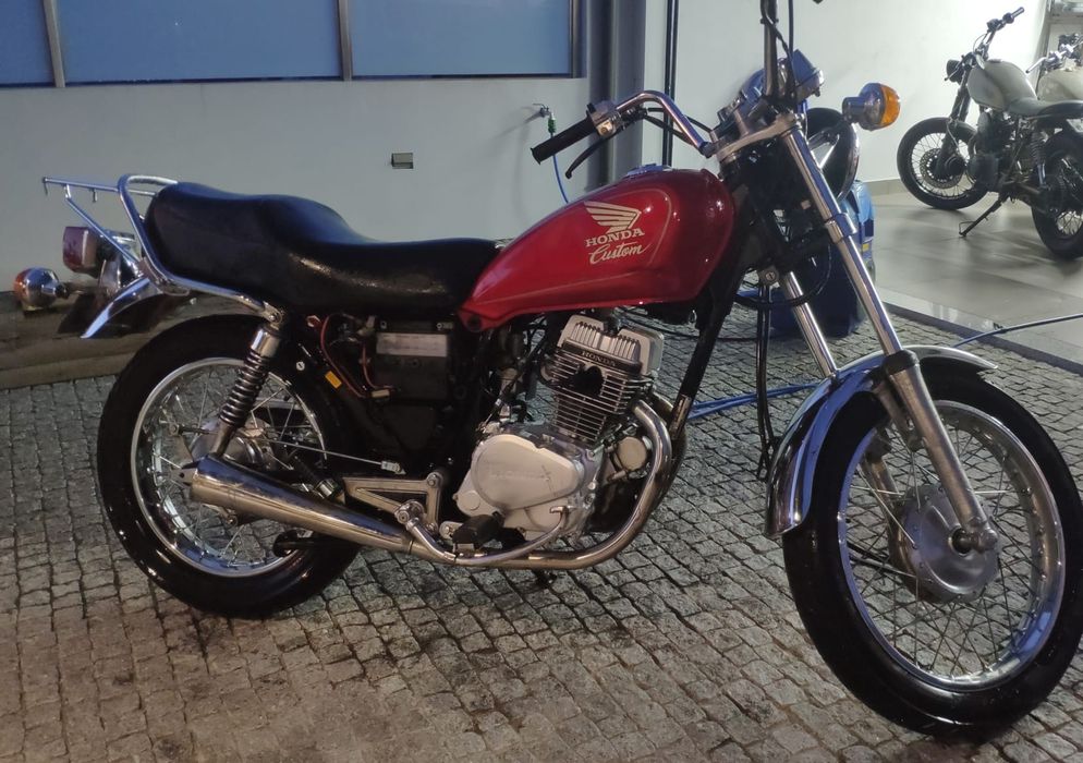 Honda CM125 Custom Cafe racer 70's