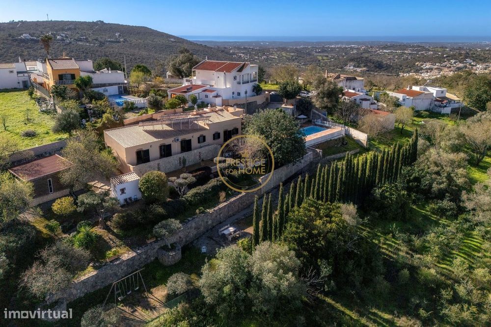 Moradia isolada com piscina e cozinha exterior – Curta distância do ce