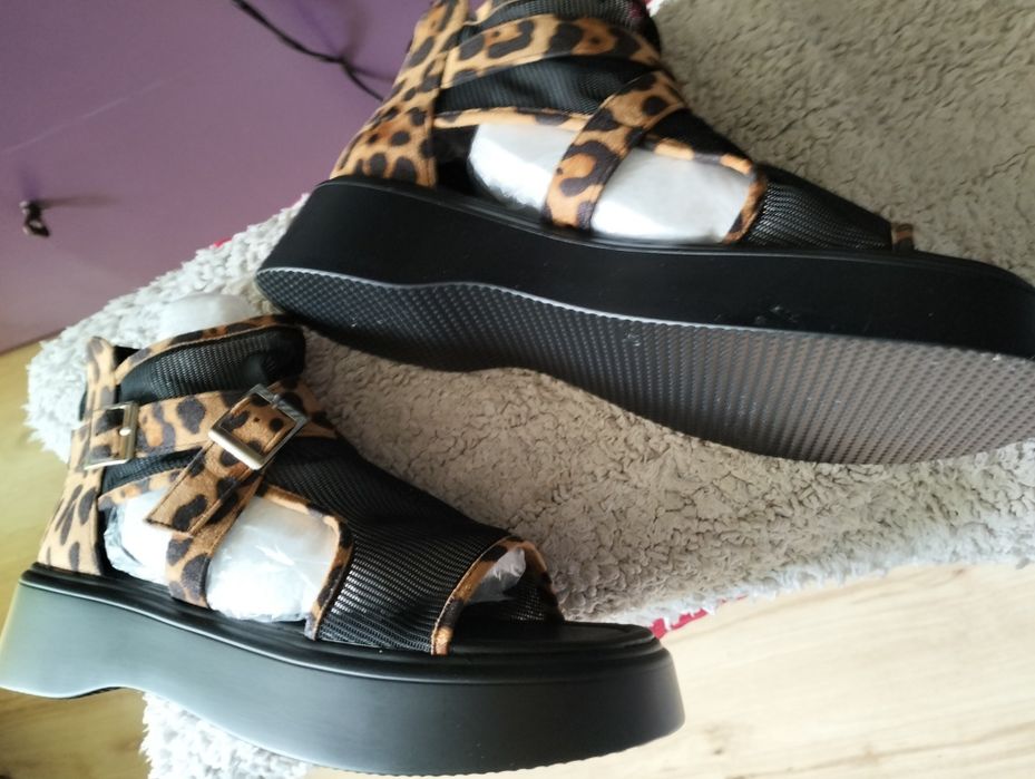 Stylowe buty  panterkowe sandały RS. roz. 40.