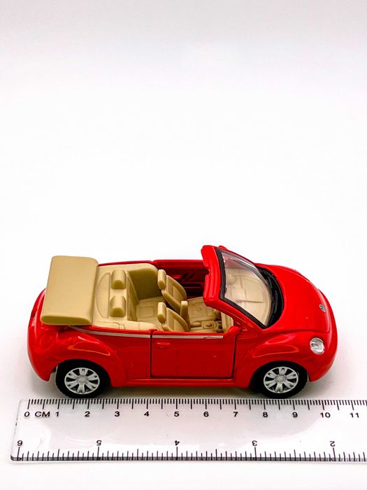 Volkswagen New Beetle Vermelho 1:37 (Maisto Collectible Diecast)