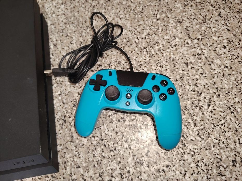 PlayStation 4 + Comando USB