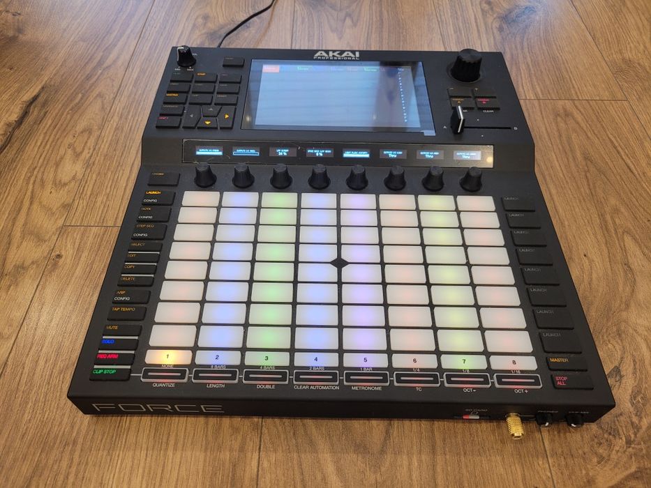 AKAI FORCE - Samodzielny system produkcji muzycznej