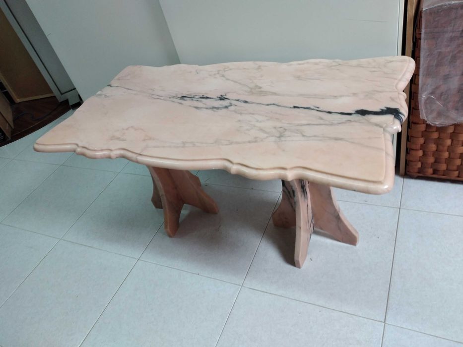 Mesa de marmore rosa