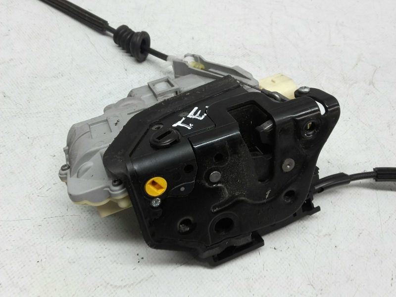 Fechadura / fecho porta trás esquerdo VOLKSWAGEN Passat (3C2)