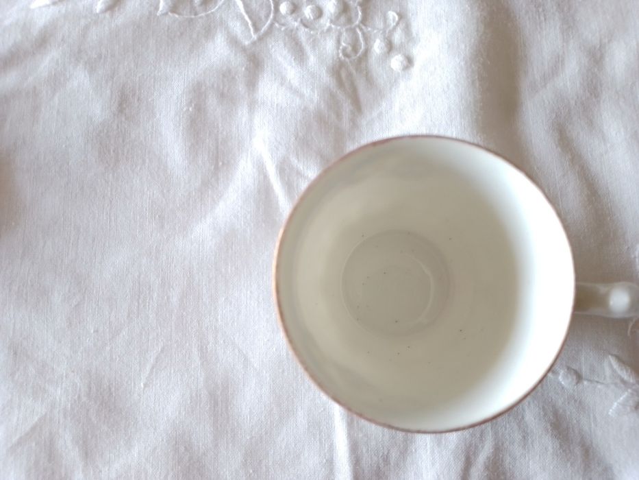 Chávenas café antigas em porcela