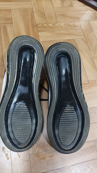 Продам кросівки жіночі