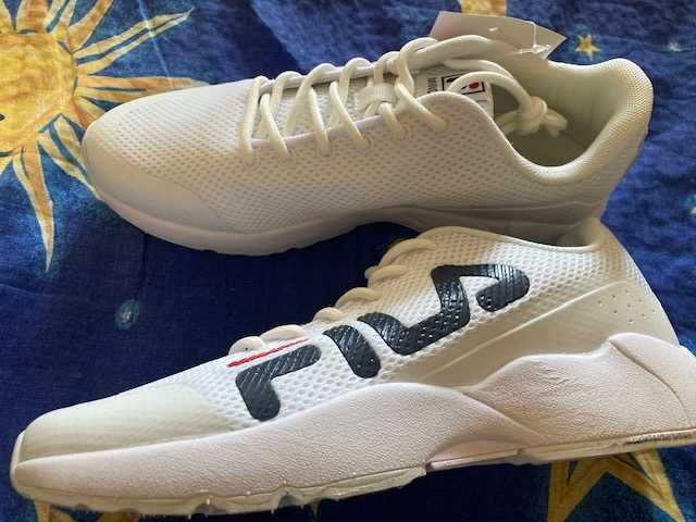 кроссовки Fila  на 39 размер