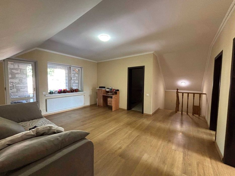 Продаж сучасного двоповерхового будинку