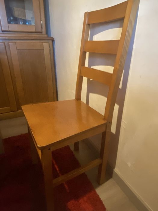 Mesa de madeira maciça, extensiva incluso com um conjunto de 5 cadeiras