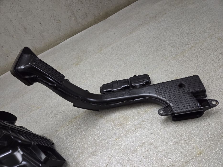 Корпус повітряного фільтру Toyota Rav4 XA50 розборка 2018 - 2025