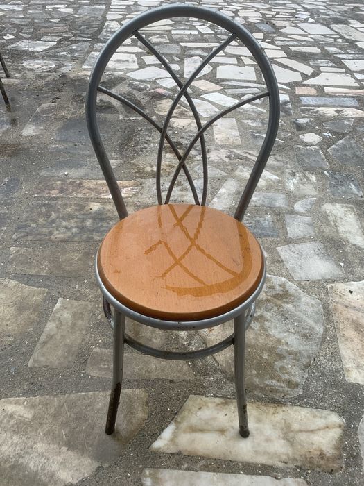 Cadeiras de metal com tampo de madeira (conjunto de 14,vendo separado)