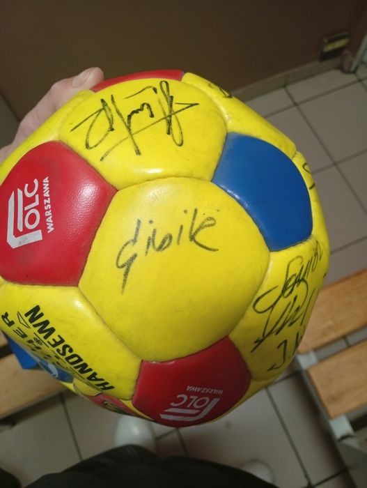 piłka z autografami