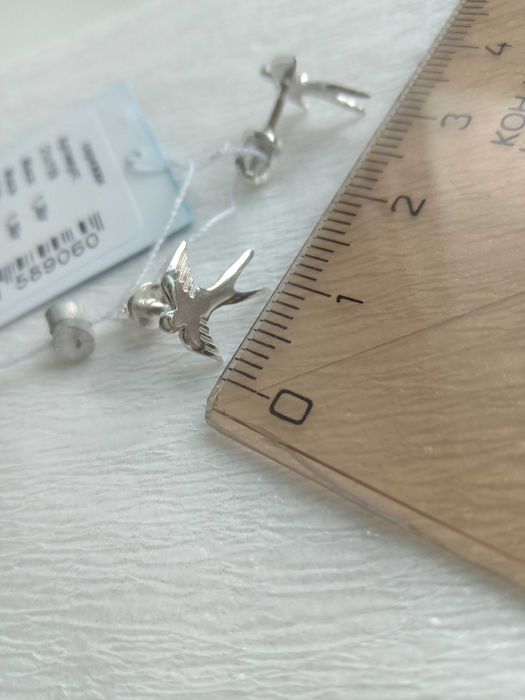 Серебряные серьги пусеты на закрутке гвоздики с камнем 925 проба