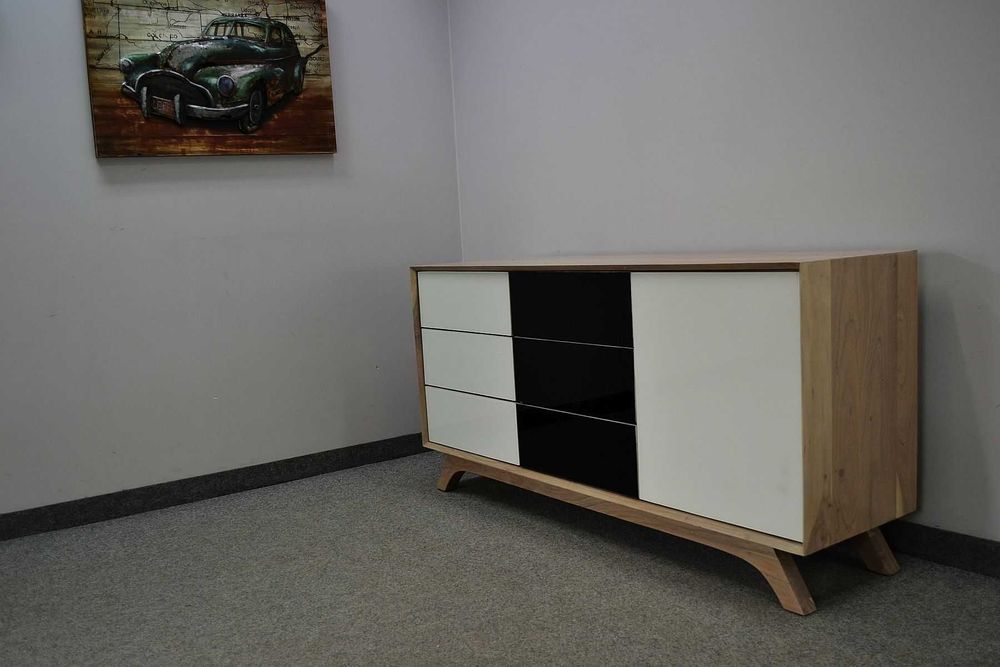 KOMODA TROMSO #108 akacja lakierowana + szkło 165x45x80 cm