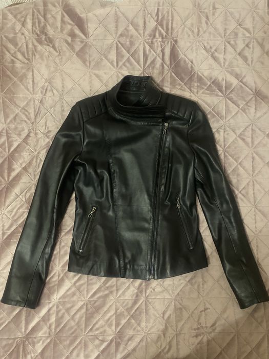 Курточка жіноча з натуральної шкіри (дуже хорошої якості)