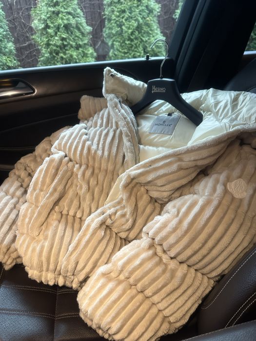 Пуховик Moncler