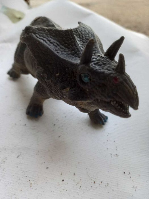 Boneco Dinossauro triceratops