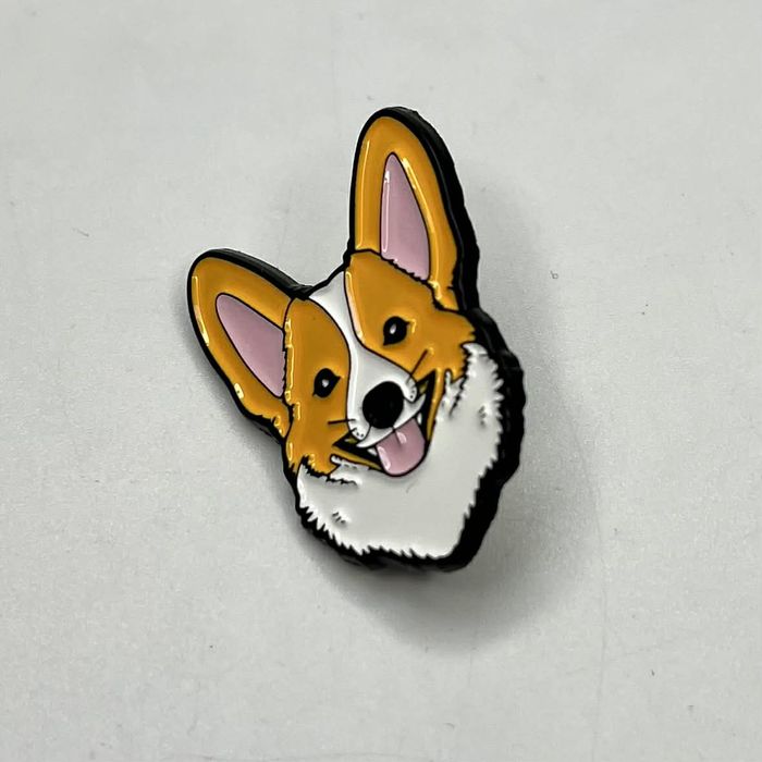 Broszka pin przypinka pies piesek corgi pembroke