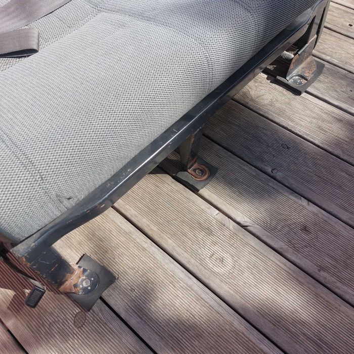 Mitsubishi L300 middle row bench seat / Banco central Mitsubishi L300
