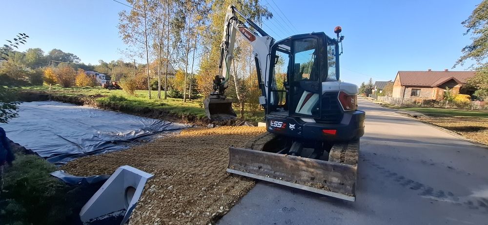 Roboty ziemne transport Wykopy Niwelacja pomoc drogowa odśnieżanie