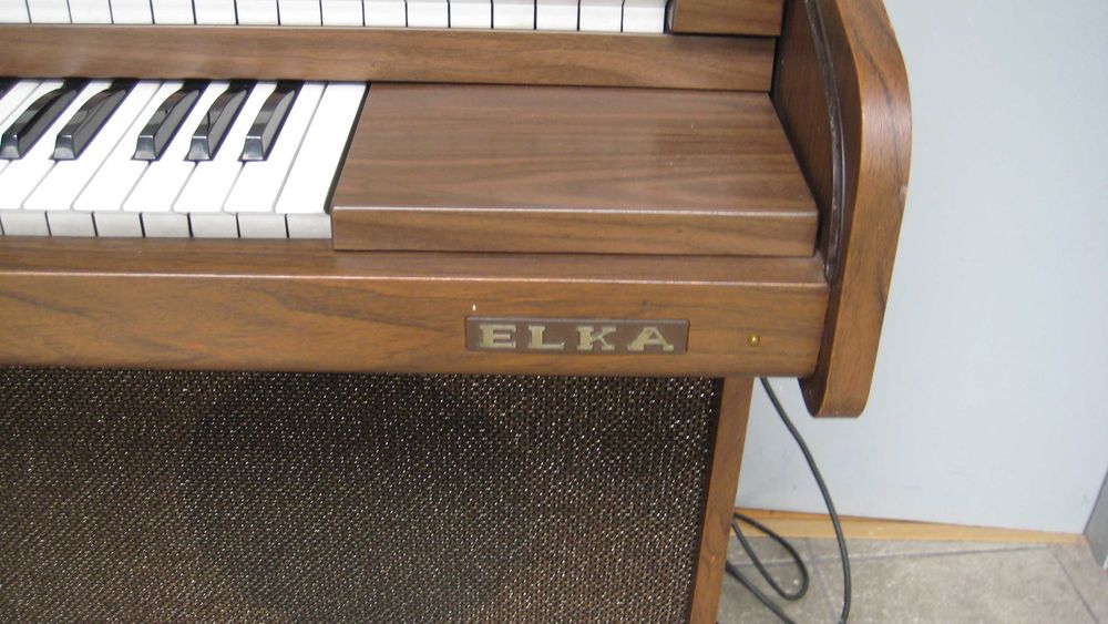 Órgão musical em bom estado geral de conservação a funcionar.