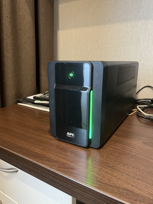 Бесперебойник APC 1600VA, 900W