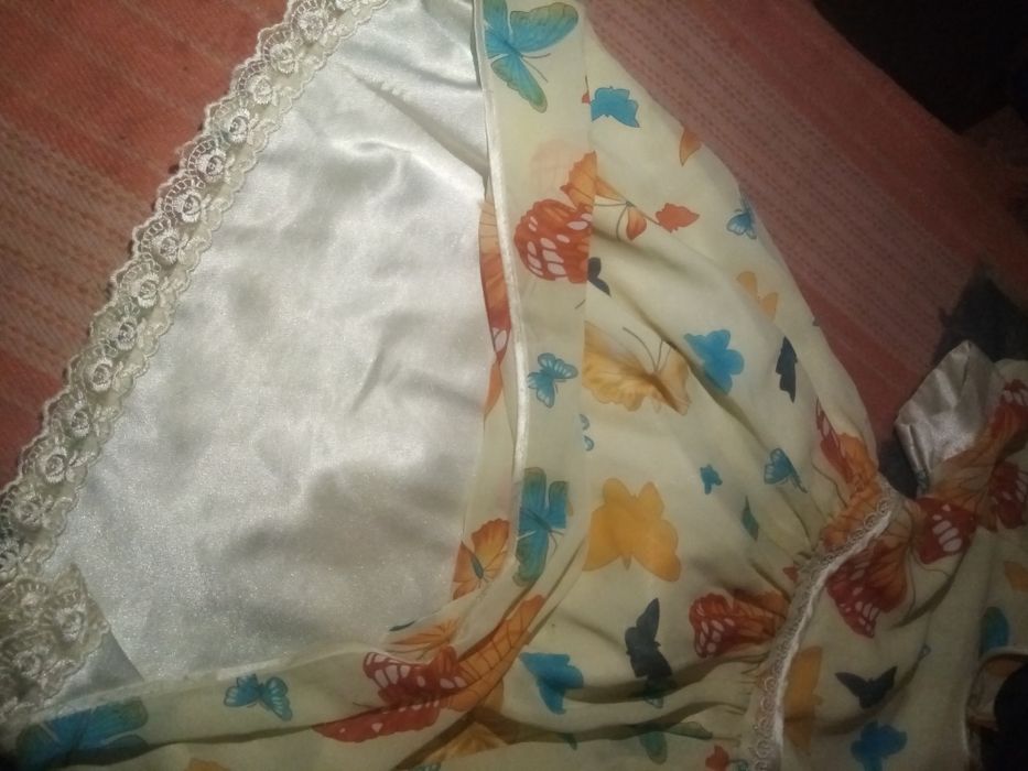 літнє платтячко, дуже гарне, на маленьку красуню 128-140