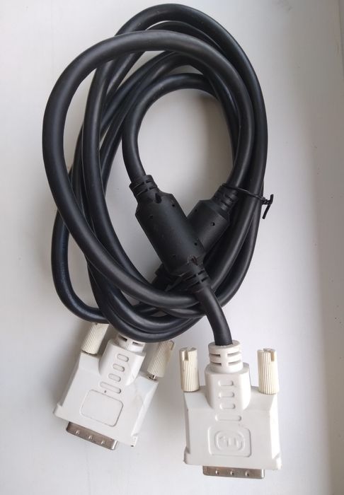 Кабель DVI, USB, RS-232, VGA