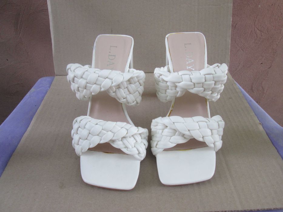 Весільні босоніжки шльопанці.