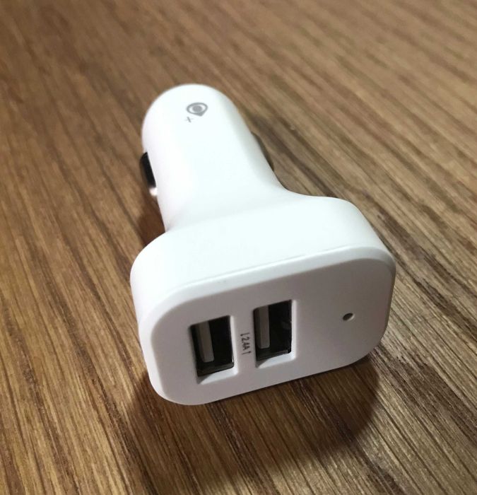 Carregador de isqueiro com 2 entradas USB (2.4A) para carro