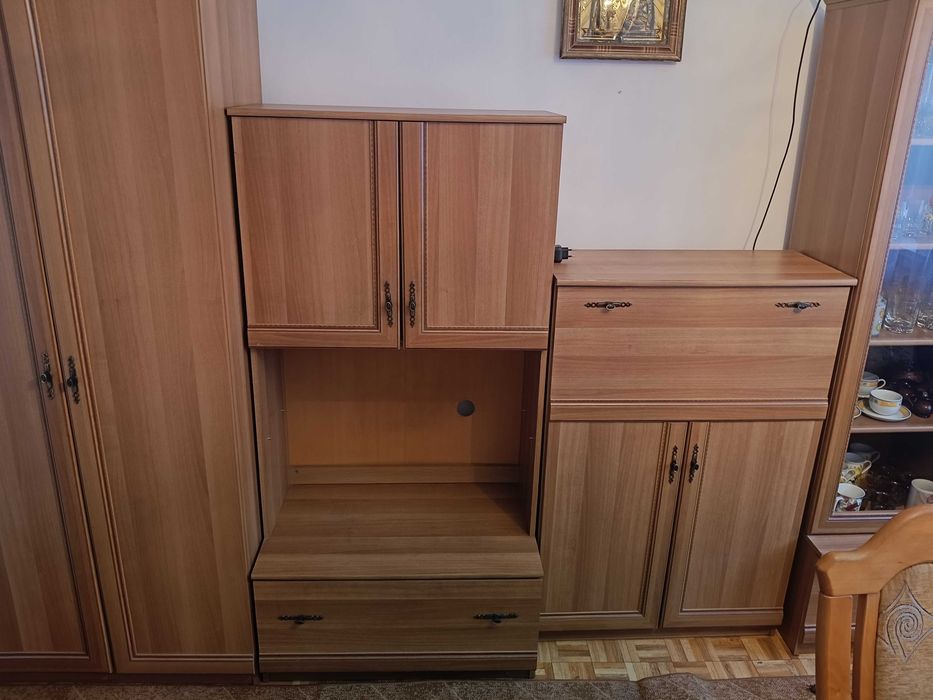 Regał w dobrym stanie