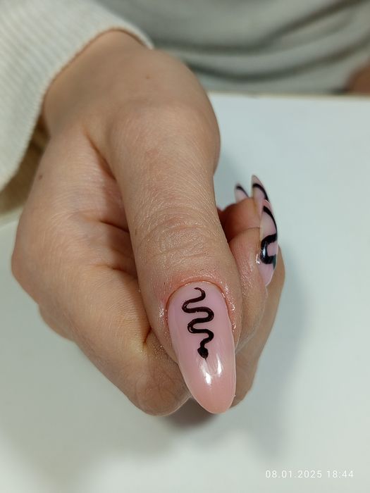 Манікюр/педикюр/ламінування вій