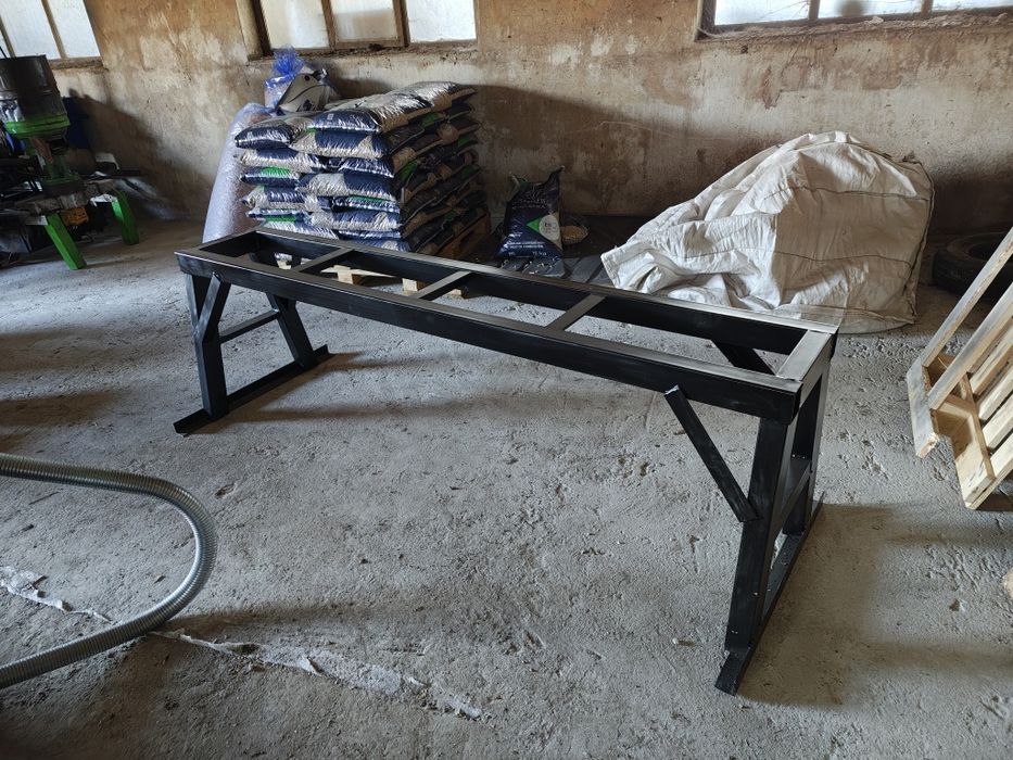 Solidne stalowe podstawy / stojaki