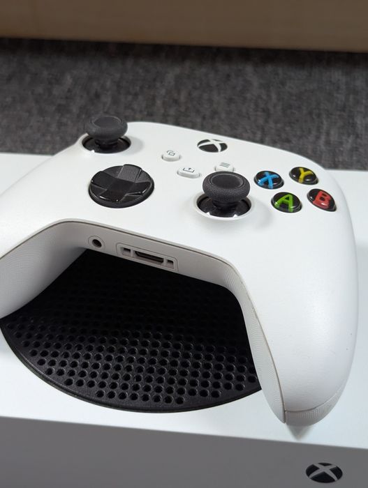 XBOX SERIES S 512GB + 2 pady