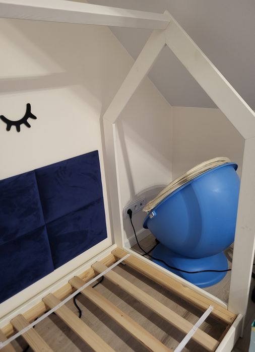 Łóżko domek z materacem plus dodatki