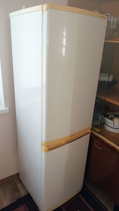 Холодильник Samsung RL17MBSW1/BWT на запчастини