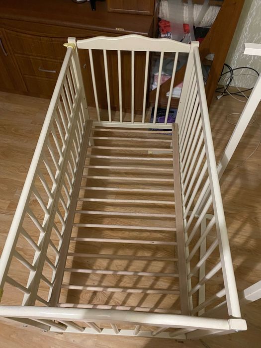 Дитяче ліжко з маятником