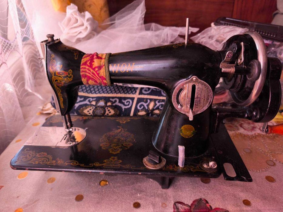 Вінтажна швейна машинка Union, для колекції або інтер'єру