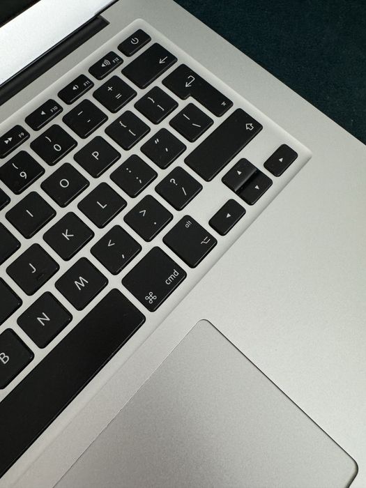 Apple MacBook Air 13' , model A1466 EMC3178