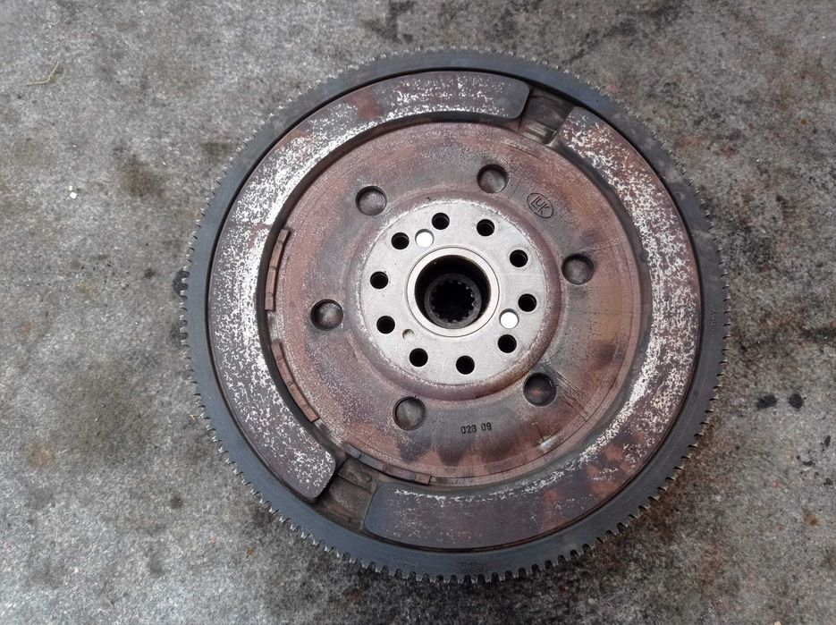 Демпферний маховик зчеплення Opel Omega Vectra Zafira Astra 2.0 2.2