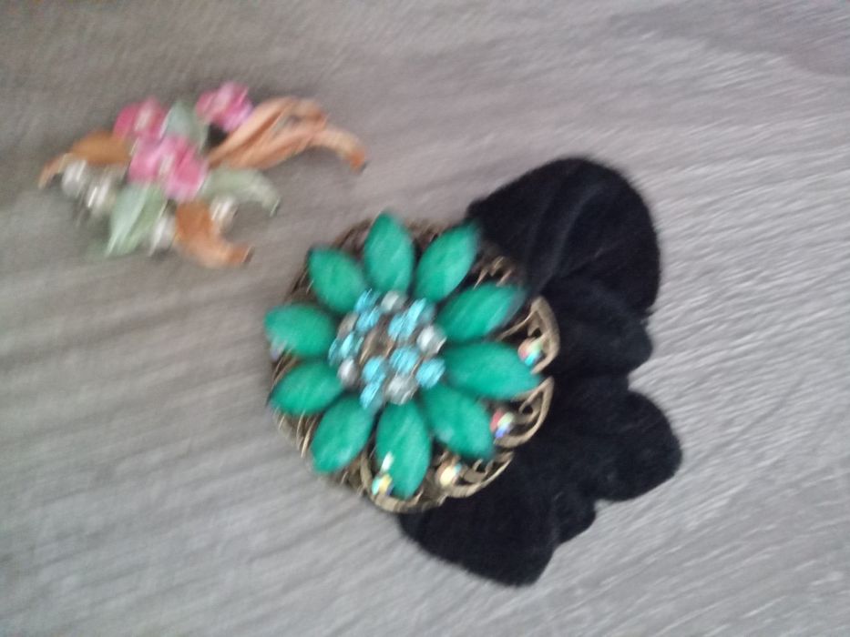 Брошь, заколка для волос