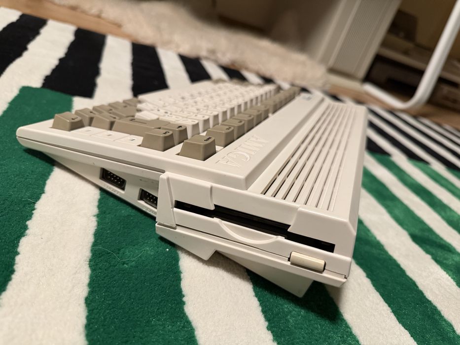 Amiga 600 Furia 68020, 2 MB Chip