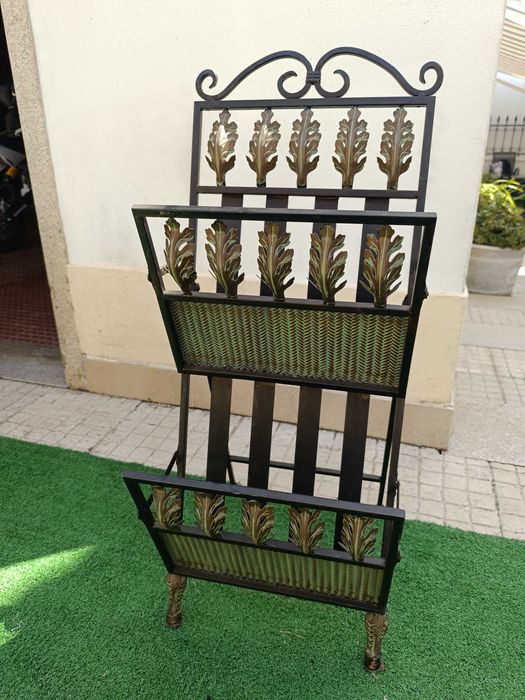 Suporte para revistas e livros