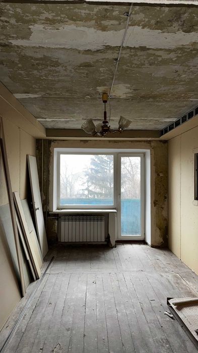 Продаю 3 к.кв в центре Чугуева (под Ваш уникальный ремонт)