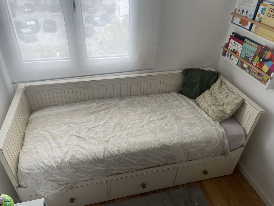 Cama solteiro / casal . Modelo Hemmes Ikea