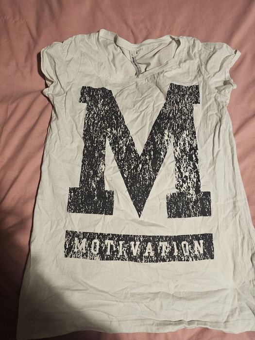 Sprzedam używaną bluzke divers Białą