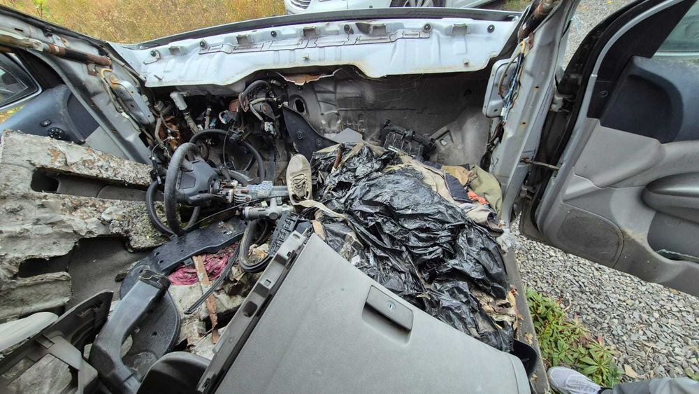 дешево продається KIA CARNIVAL III