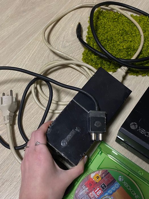 Приставка Xbox one з іграми GTA 5